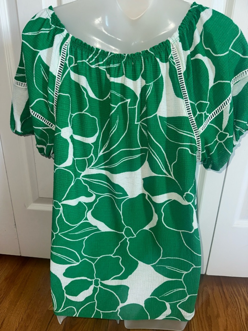 Joie De Vivre Green Floral Peasant Top with Tassel Tie Small S NWT - Picture 5 of 5